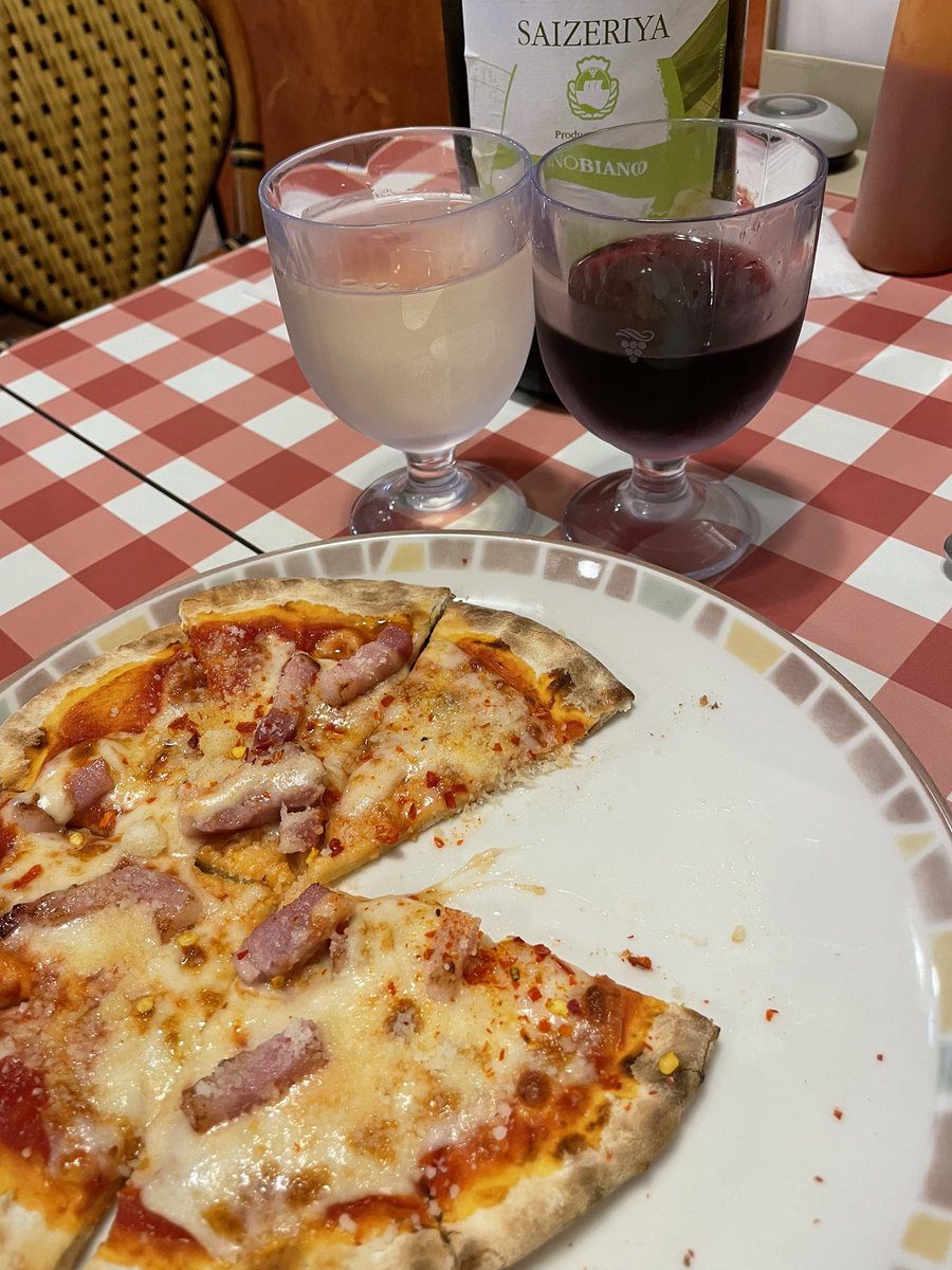 caroreajp's tweet photo. Happy Friday!!! カンパイ〜🍷#サイゼリヤ https://t.co/ttH191JAAD