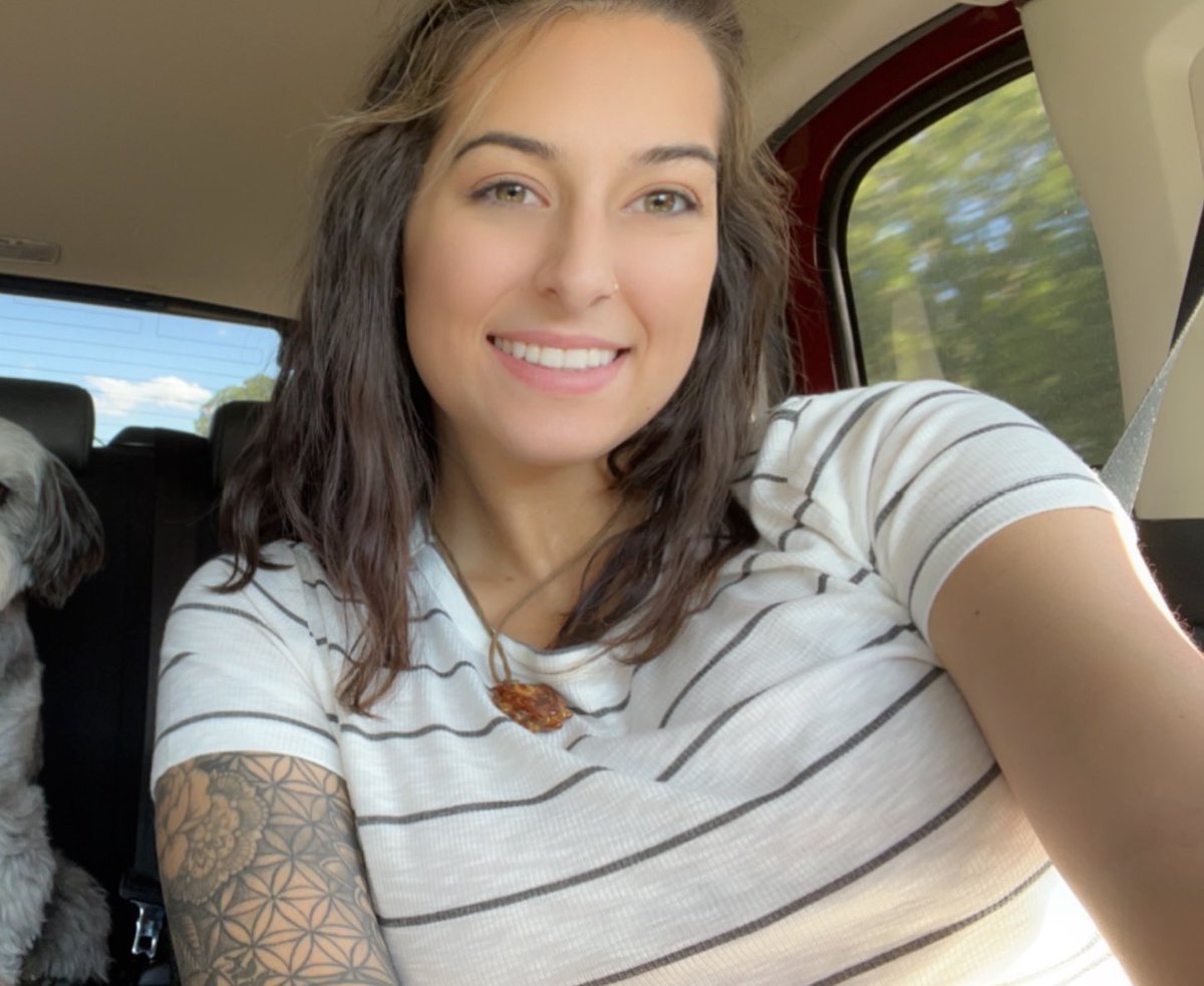 queenn_mbc's tweet photo. I FINALLY HAVE A YEAR OF SOBRIETY FROM COCAINE AND XANAX !!!!! #wedorecover these pictures speak volumes about my addiction and the state I used to be in. I’m so thankful for everyone who has supported me through this journey. https://t.co/UNzzSdso37