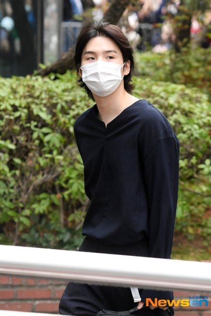 BIGHIT_INFO's tweet photo. Suga arrival KBS Music Bank Pre-Recording https://t.co/G9ZXCV5vVo