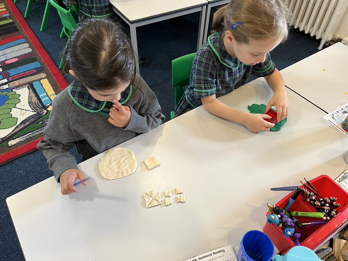 RPPS_LowerS's tweet photo. Which shapes can be quartered? Year 1 investigated with playdough this morning in #RPPSmaths and challenged themselves to find all the ways a square can be quartered! https://t.co/WRo8qBZyVu