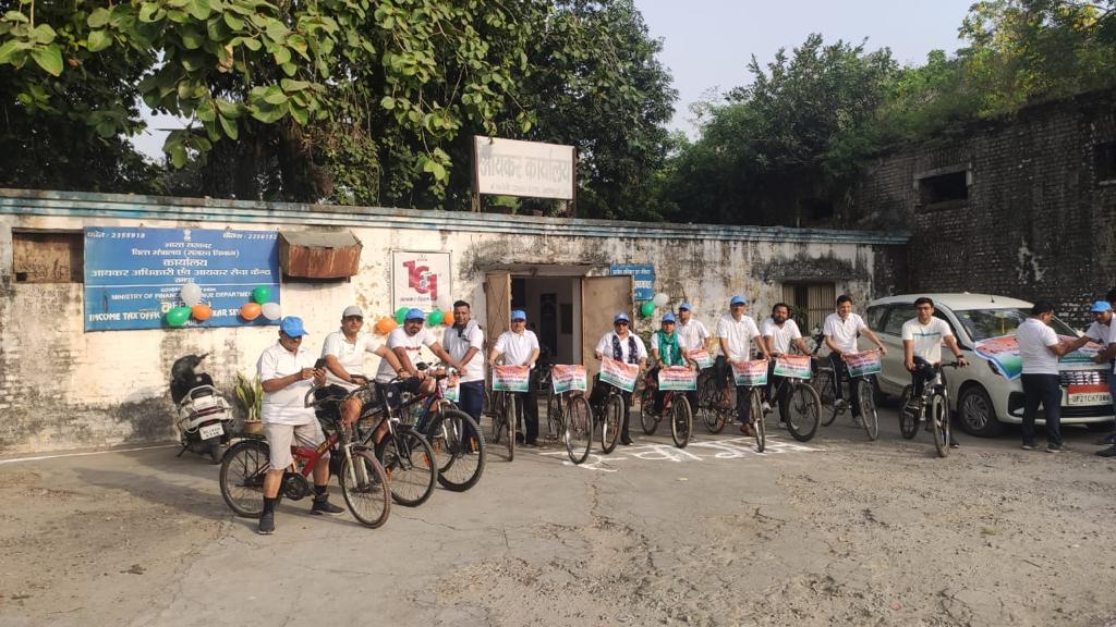 IncomeTaxUPeast's tweet image. #AzadiKaAmritMahotsav #FinMinIconicWeek During the Iconic week being celebrated under the AzadiKaAmritMahotsav, cyclothons were conducted by Income Tax Dept at Raebareli and Rampur stations in UP East region.@FinMinIndia 
@IncomeTaxIndia 
@PIB_India 
@nsitharamanoffc
@PMOIndia
