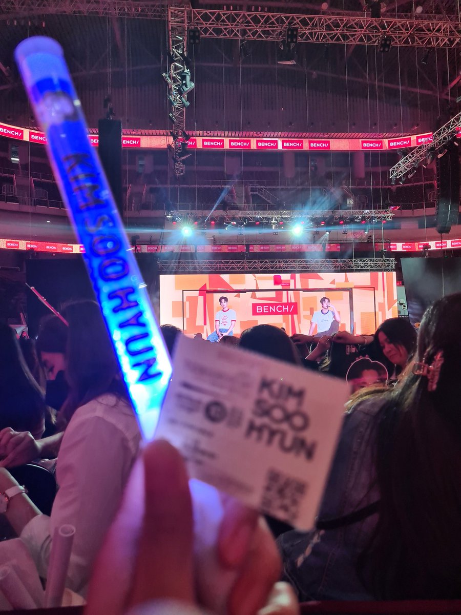 k_onsumed's tweet photo. Here to witness one of KR's a-list actors 😍 #KIMSOOHYUNxBENCH #OneExtraordinaryDayWithKimSooHyun #KimSooHyun https://t.co/qnK00nXKAw