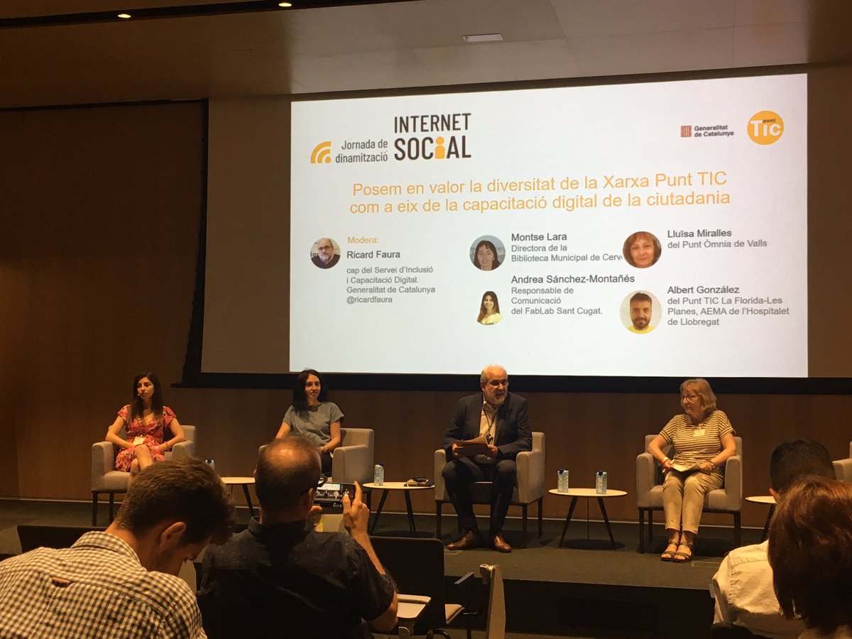 BiblioCervello's tweet photo. A la Jornada de dinamització Internet Social #internetsocial #jornadadedinamitzacio #punttic @punttic #jdIs2022 https://t.co/fFpZLlBod6