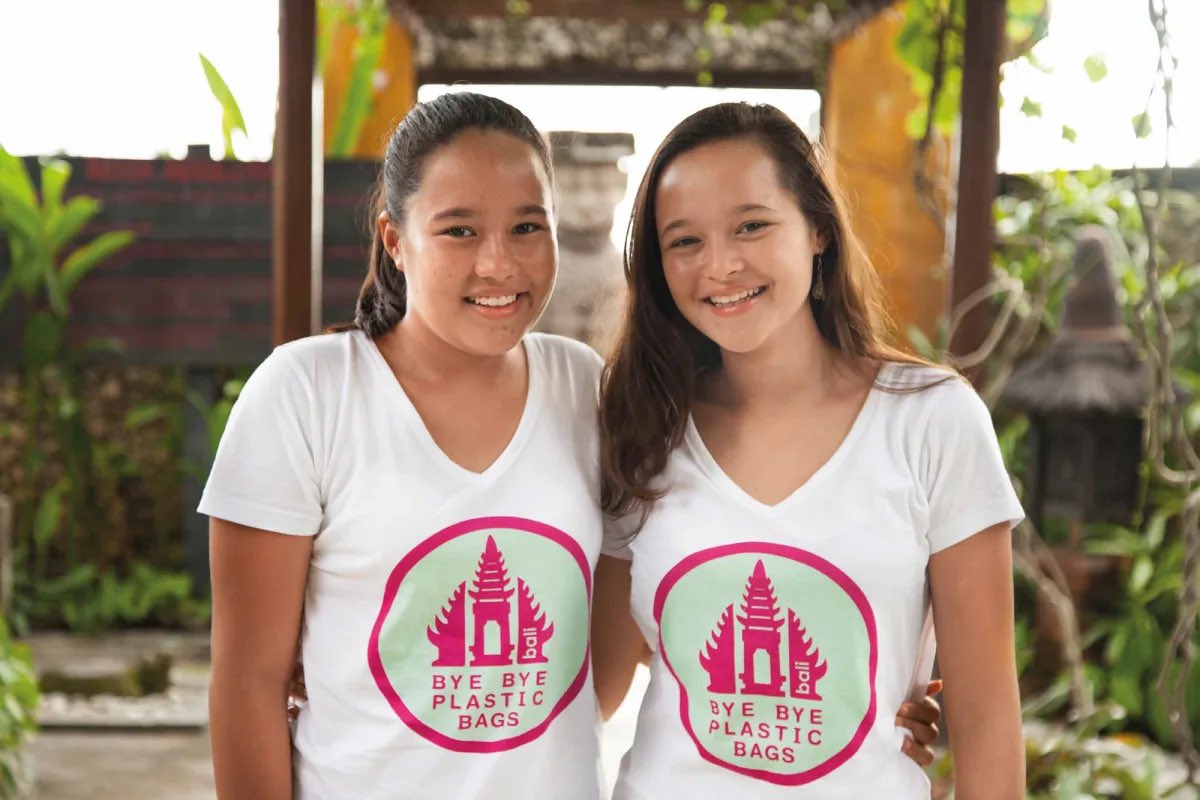 sea_worldwide's tweet photo. For this Friday’s #SocEntSpotlight, we’re celebrating @BBPB_bali ✨
Melati & Isabel were just 12 & 10 when they founded this #SocEnt which has since grown to a global movement putting an end to plastic bags through youth-driven change! 🌍
➡️ https://t.co/tmZDpkYDyW https://t.co/81npT7Rbh2