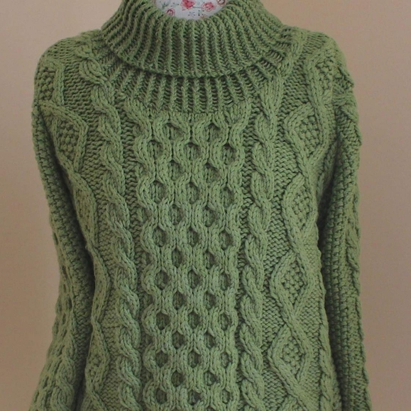 htgirl's tweet photo. So good I had to share! Check out all the items I'm loving on @Poshmarkapp from @BlindHussy #poshmark #fashion #style #shopmycloset #mkck #handknit: https://t.co/1wJhw76zC7 https://t.co/j2KCI44jws