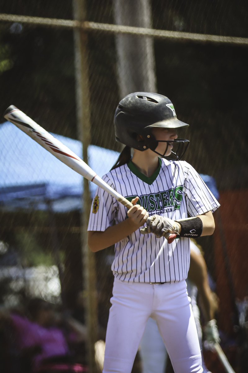 NatCookVball's tweet image. Squad is in Columbus for the Lasers Showcase this weekend! Let’s go get it Dusters 💚🥎💙@IHartFastpitch @Los_Stuff Photo Cred: @haus_media