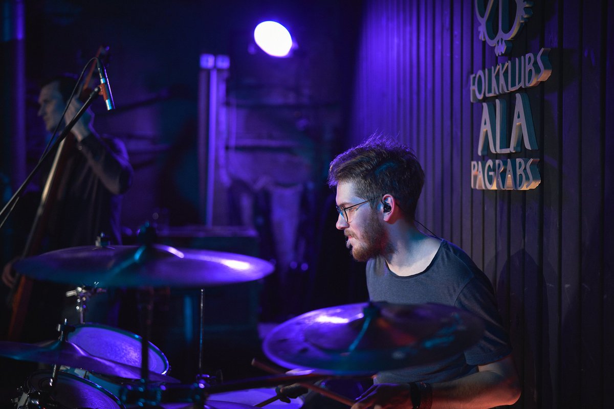 Kāds ir tavs plāns lieliskam darba nedēļas noslēgumam? Mēs aicinām tevi uz kopīgu muzicēšanu no 20:00 FOLK DŽEMA VAKARĀ.Neizpalikt arī bez LAIMĪGAJĀM STUNDĀM! 🍻