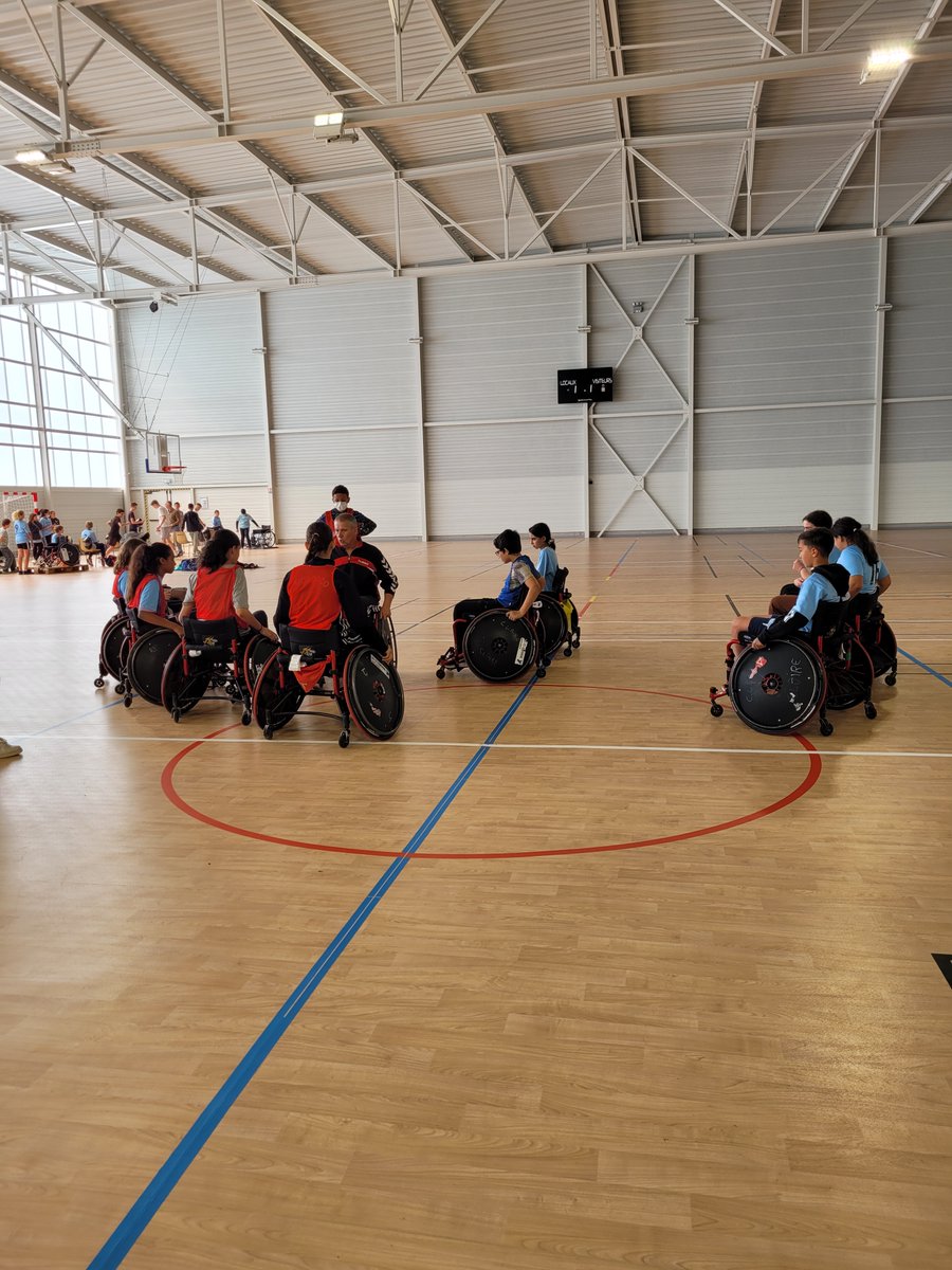 Unss47's tweet photo. Journée Sport partagé le Jeudi 9 juin à @villeagen en présence d'une centaine d'élèves des Collèges @unss.stendhal, la Rocal et Ducos du Hauron.
Merci Amelie Prino, @alagenhb , @archersdeboe  , escrime villeneuvoise, @Dsden47, @unss . https://t.co/nGfh0BKf1L