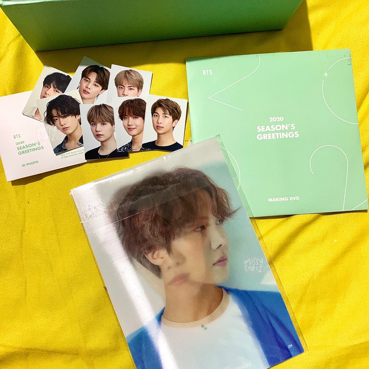 missycartz's tweet photo. ✶ wts lfb ph — #missysellz .ᐟ 

𓏔 bts seasons greetings 2020
✴︎ ₱1,500 still nego  
✴︎ 2 days dop or payo
✴︎ onhand
✴︎ see photo for the inclus

〰︎ check pinned twt or carrd !! [ https://t.co/HCOQzfb6Do ]

t. jin jimin suga rm taehyung jungkook jhope sg https://t.co/3TSd64uV15