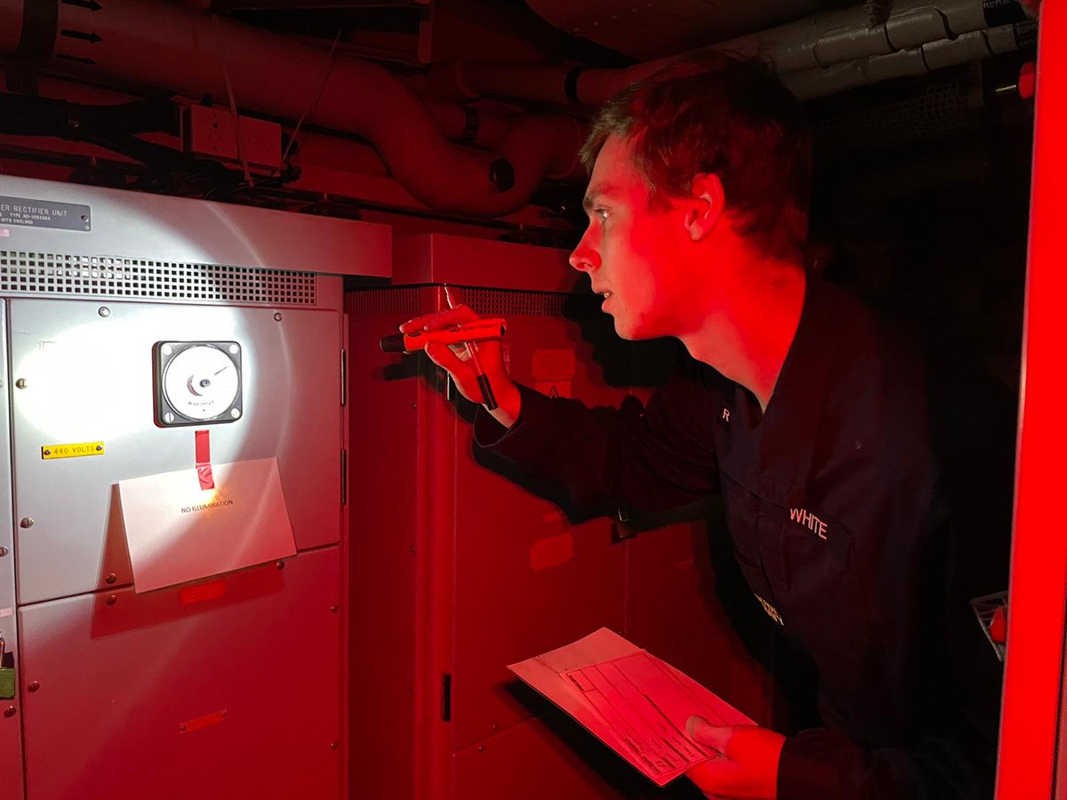 hms_kent's tweet photo. In preparation for Operational Sea Training, one of the many serials that took place was a 'Wrecked Room' which required the WE team to quickly assess simulated damage and carry out Battle Damage Repair to restore capability to Command #RNEngineering #Invicta https://t.co/UNuaVcka5P
