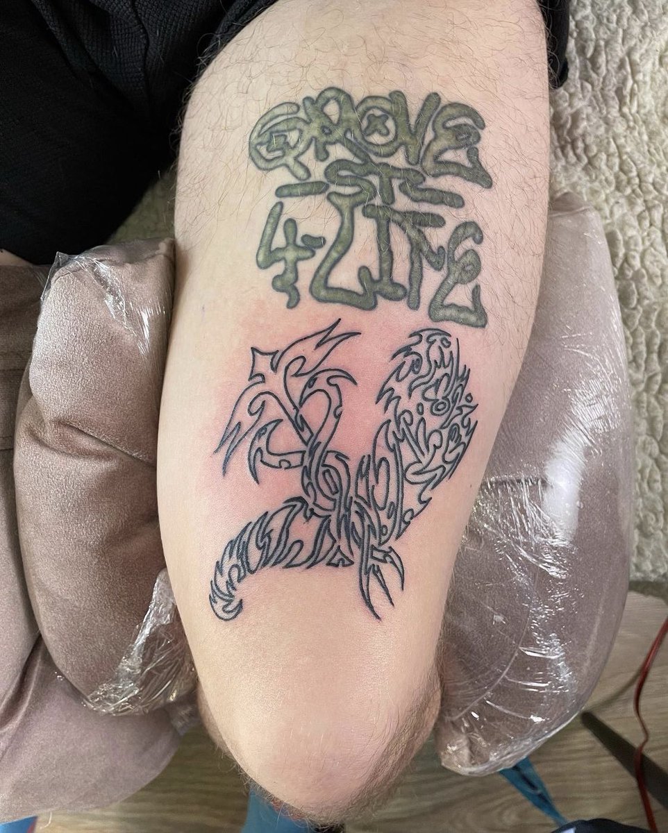 New tattoo of Kharkiv coat of arms by my sketch🖤

#tattoo #design #kharkiv #SupportUkraine #ukrainetatto #ukraineart #ukraineartist #SaveUkraine #tattoodesign #NFTCommumity #nftart #nftarti̇st