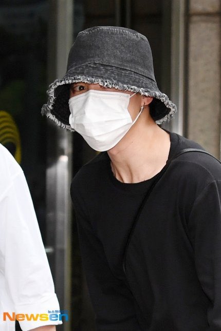 PJMLATAM_'s tweet photo. K-media sobre Jimin: "El nivel de emoción sube al ver sus ojos"
#ProofOutNow #JIMIN #지민 #ParkJimin ジミン https://t.co/MYGy4Fs7qN