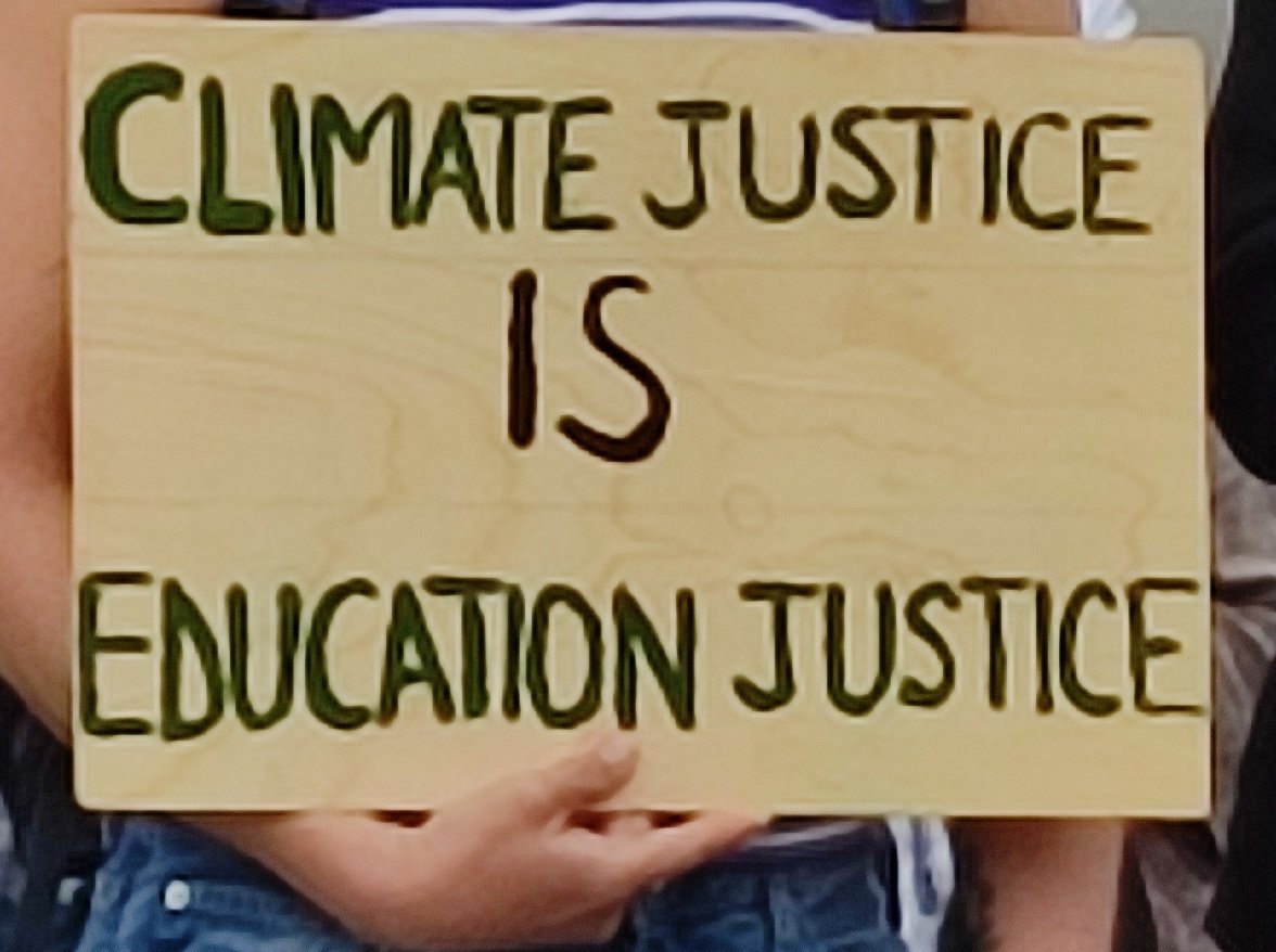 1millionActivi1's tweet photo. Climate policies must include education of girls.@MalalaFund #LetAfghanGirlsLearn https://t.co/dagyfLBbFt