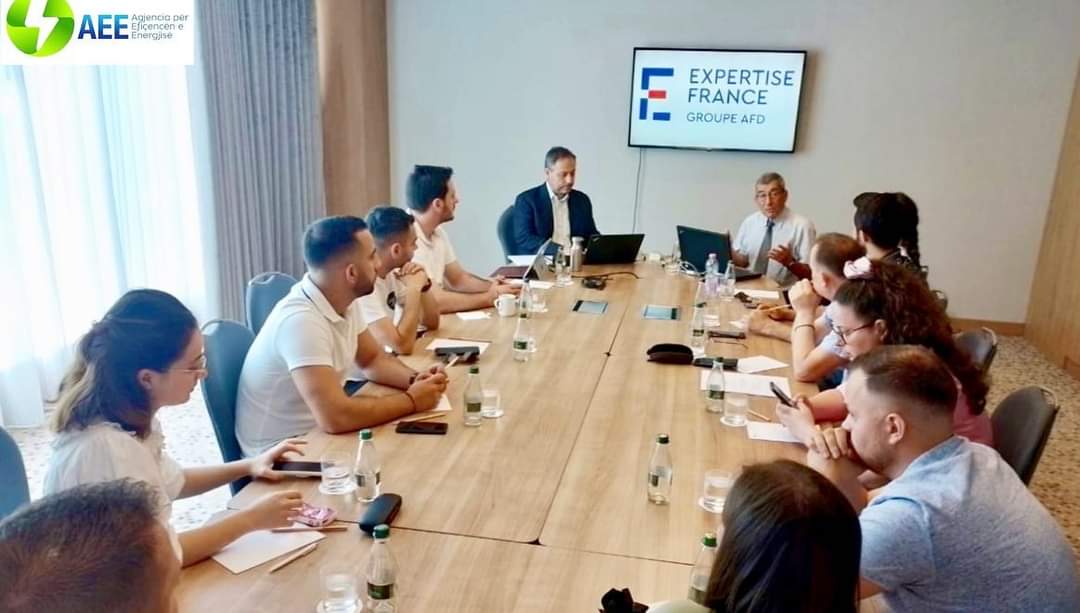 eficencen's tweet photo. 📈 Rritje kapacitetesh në vijimësi të ekipit, për të qenë përherë të pajisur me praktikat më të mira perëndimore dhe globale për ♻️ eficencën e energjisë.⚡️
Skuadra jonë po kryen trajnimin 4-ditor nga ekspertët francez të Expertise France pjesë e AFD-së.
#energji #eficencë #mie https://t.co/z7Sp2cOhUl