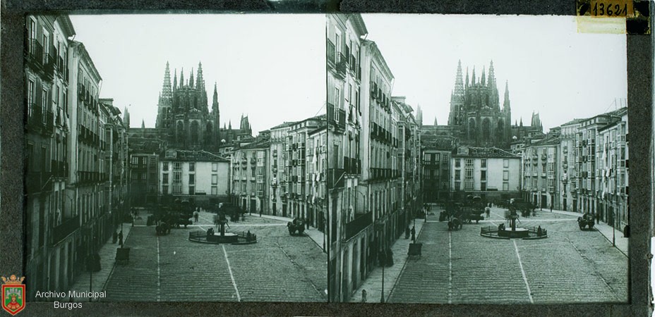 Jjo_Rodriguez's tweet photo. Y ahora, un poco de historia.
En el siglo XVI, la plaza Huerto del Rey (junto con la vecina San Llorente) era el lugar donde habitaban más de un tercio de los mercaderes de Burgos, muchos de ellos en grandes mansiones (ya desaparecidas), así como un buen número de regidores...⤵️ https://t.co/Fp9422NpGk