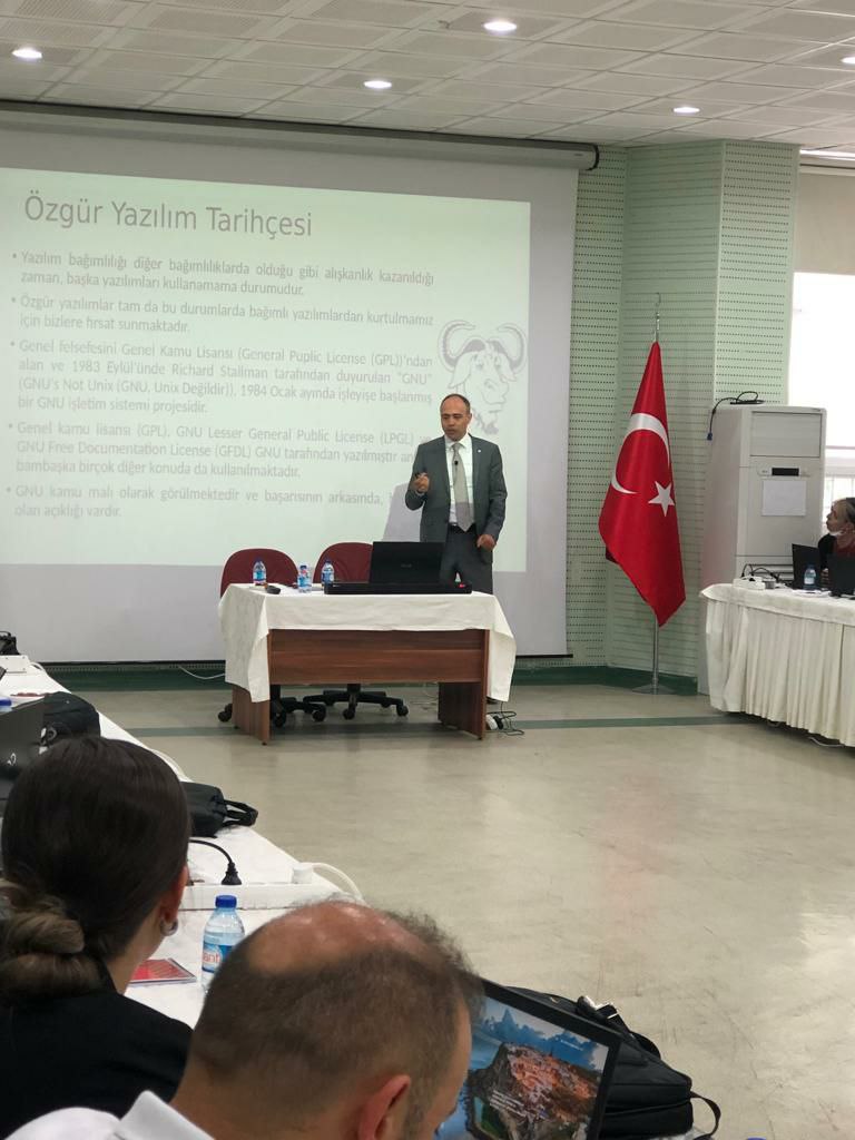 Pardussaglikta's tweet photo. Sağlık Bakanlığı Sağlık Bilgi Sistemleri Genel Müdürlüğü personeline yönelik 1. Grup Pardus ve LibreOffice eğitimleri tamamlandı. #pardussaglikta https://t.co/4j9PRzN0aR