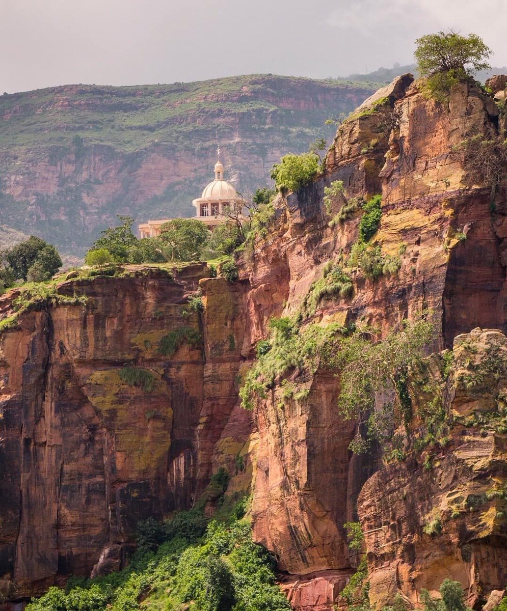 Hadgitourism's tweet photo. Debre Mariam Squrti is a beautiful monastery high up the riverside of #Tanqua opposite to #Mailomin, #AbiyAdi. Local legend had it that this is the birthplace of #QueenOfSheba. A huge book on her #chronicle exists in this believed to be 3,400 yrs old monastery. #Tigrai https://t.co/4MW8J5E59V
