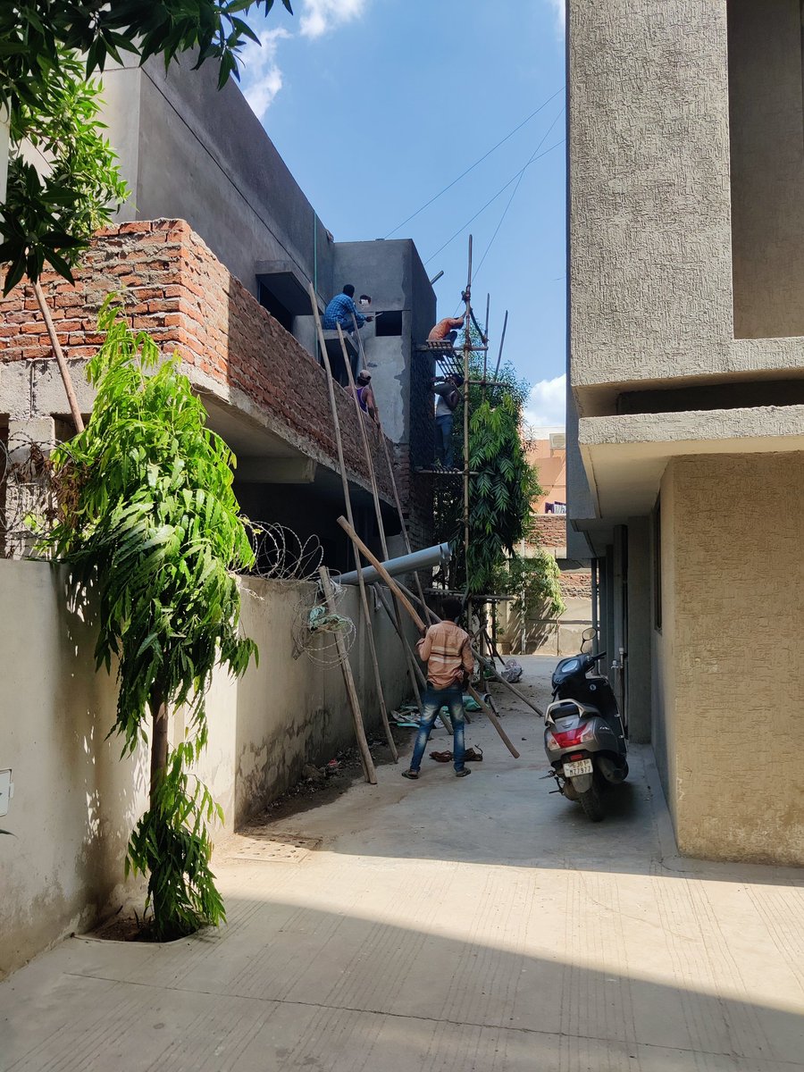 patelsagar24's tweet image. @AMC_Complaints @AmdavadAMC 
સ્વનીલ એલેન્ઝા એપાર્ટમેન્ટ, સરકારી ટ્યુબ્વેલ રોડ  બોપલ વિસ્તારમાં સોસાયટીની દીવાલ પર ગેરકાયદેસર બાંધકામ કરી રહ્યા છે.