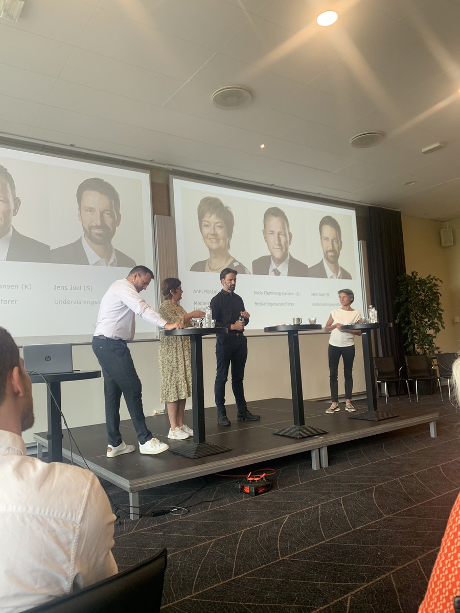 ChristineBerntH's tweet photo. Hvordan skaffer vi kompetencer til industrien, som skal bruges til den grønne omstilling? @danskmetal , @3F_Fagforening og @DanskIndustri har inviteret @Jens_Joel @AnniMatthiesen og @NielsFlemming01 til debat om lærlinge og AMU til industrien #uddpol @IndustriensUdd https://t.co/tNJnDmcwIg