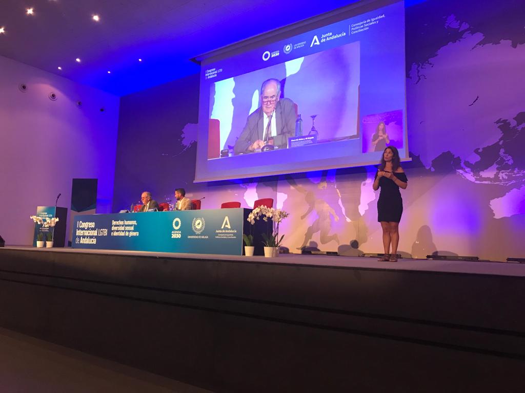 InterpreteSigno's tweet photo. Nos encanta llegar a nuestro puesto de trabajo y que la organización lo tenga todo previsto para que nuestro trabajo sea más fácil.
Luz, cámara propia, equipo de sonido, espacio en el escenario, un poquito de agua y a Interpretar.
Os dejamos el enlace 👇
https://t.co/cYVg18vsYF https://t.co/N2GTWKVKie