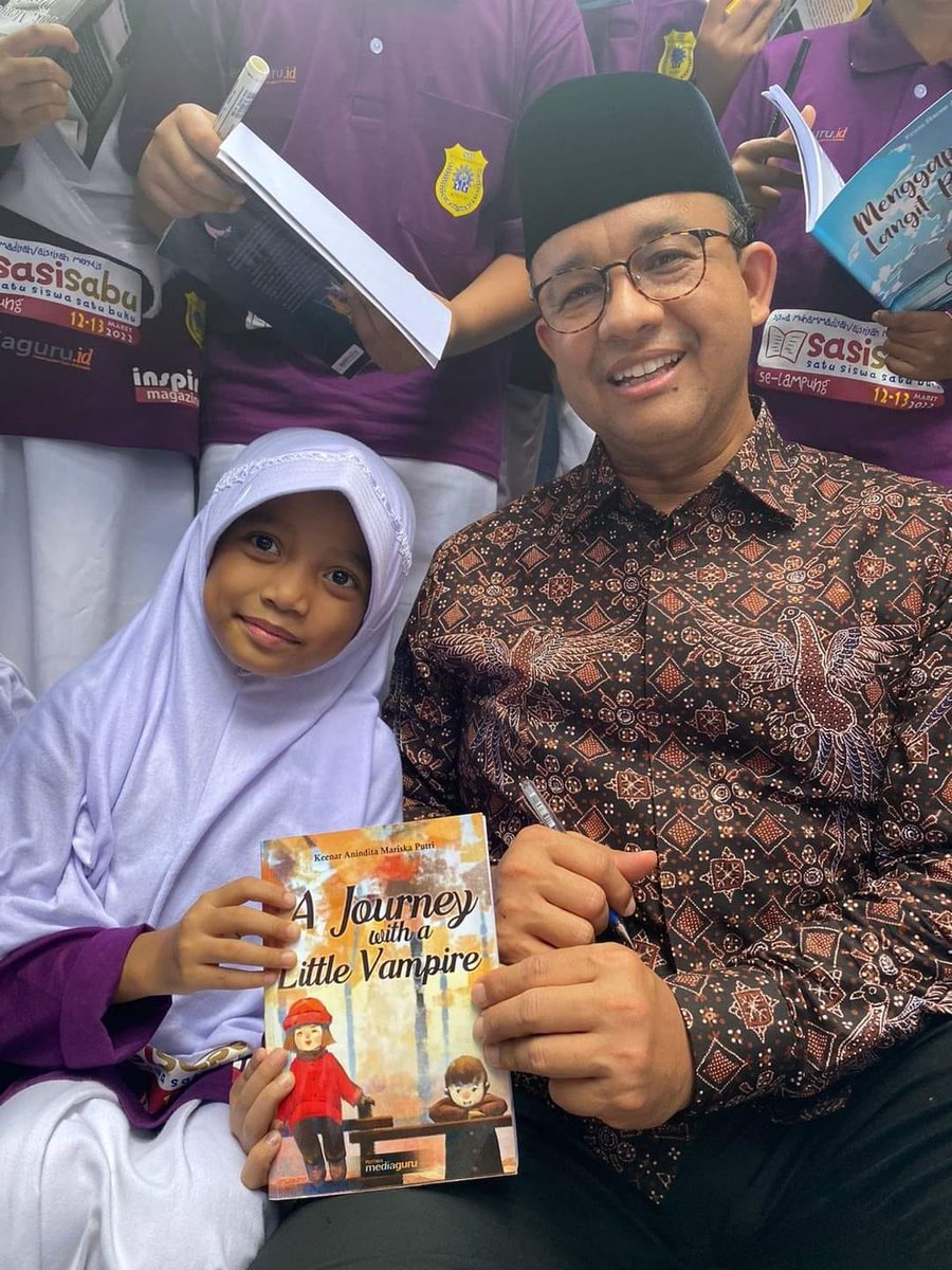 tatakujiyati's tweet image. Keenar gadis cilik 10 th penderita thalasemia di Lampung. Hari ini gembira harapannya terkabul. Berjumpa Pak Anies &amp;amp; dpt tanda tangan utk novel karyanya "A Journey with a Little Vampire". Ayahnya yg tulis harapan itu di FB, alhamdulillah terkabul.

From this             To this