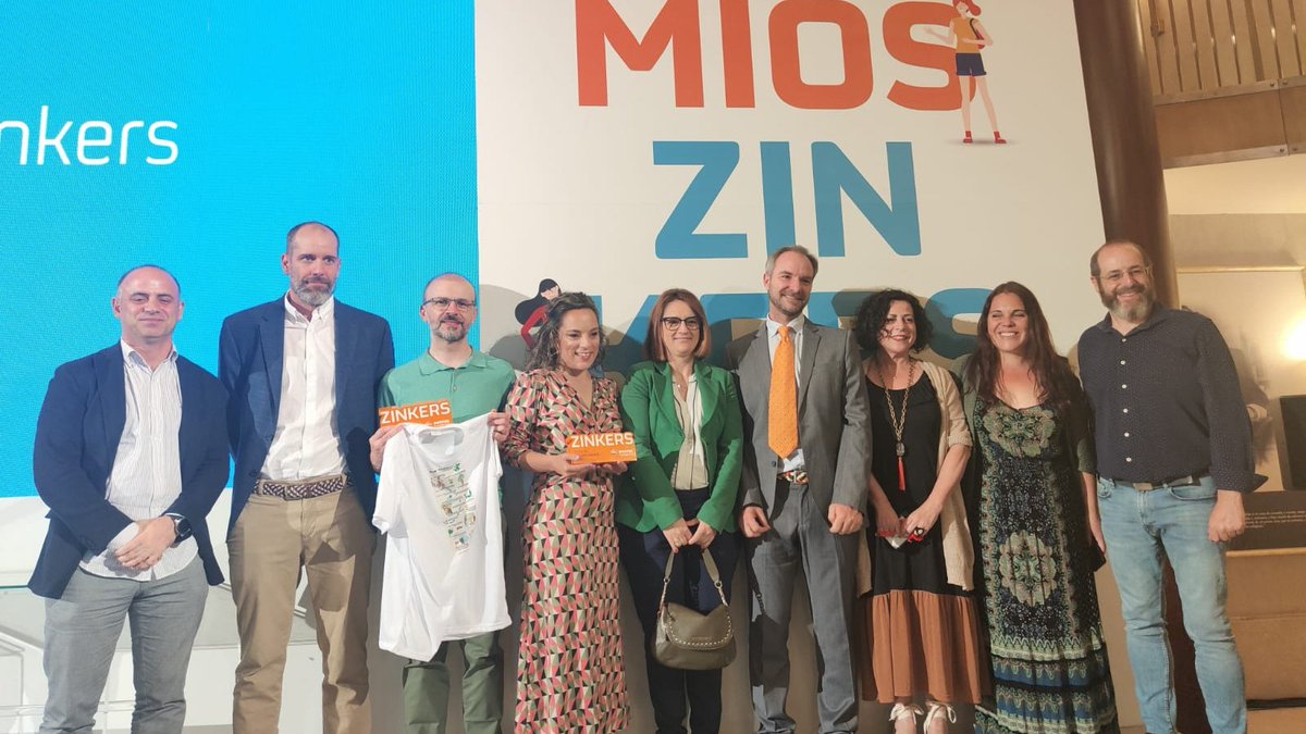 educacionEXT's tweet photo. 2⃣ centros educativos extremeños consiguen #PremiosZinkers, de @FundacionRepsol 

🏆@IesChamizo, de #DonBenito
🏆Centro de Educación Especial San Marcos, de #Almendralejo

✅Proyectos de #Sostenibilidad y #ODS.

Acompañados por @juanpiorange 

¡Felicidades!

#InnovaciónEducativa https://t.co/cA4bbPU2ox