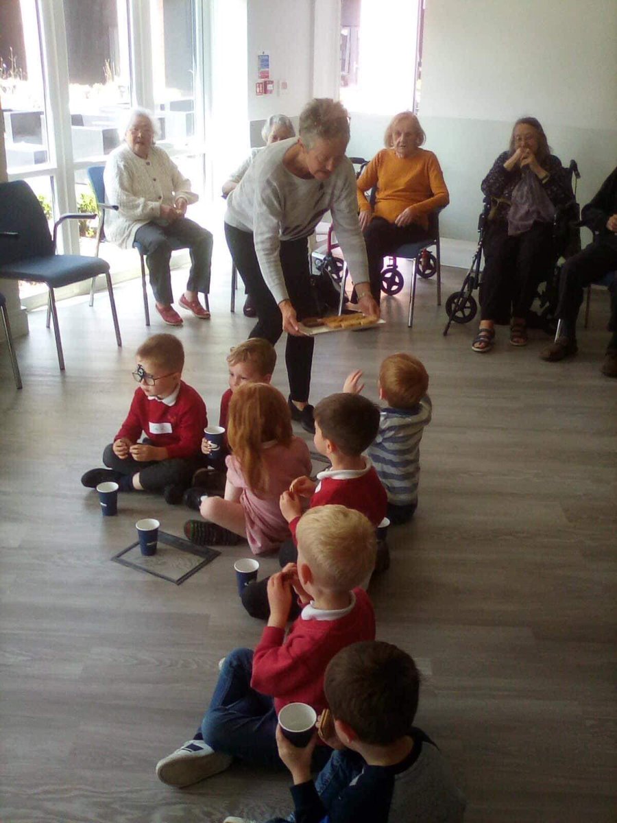 living_alpha's tweet photo. Little Robins nursery in Upton visited our Poppyfields residents, along with Poppy the puppy - our residents enjoyed it as much as the children
#intergenerational #doingthingsthealphaway #notjustalandlord https://t.co/KEhDsFqjoy