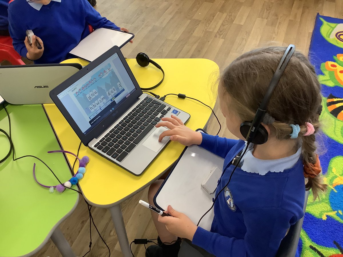 StMarysCf11Y1's tweet photo. Using the computer to spell words. We use the whiteboard when we want extra help. #ictgames https://t.co/0ybqGN9cya