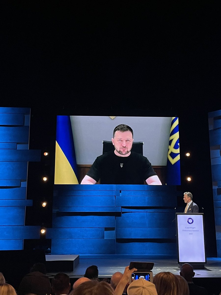Standing ovation for President <a href="/ZelenskyyUa/">Volodymyr Zelenskyy / Володимир Зеленський</a> and his remarkable, inspirational and moving words here at the Copenhagen Democracy Summit

‘Democracy will lose if words are not backed up by actions.’

#106Days #CDS2022 #DefendDemocracy