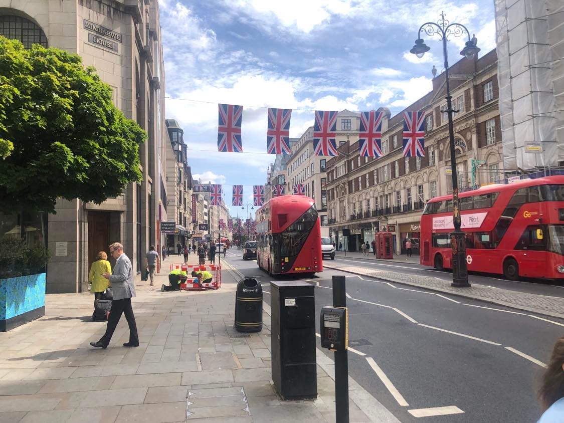 RobPidduck's tweet photo. Great to be back in the Motherland after so long! #OldBlighty. Still has patriotic vibes and we landed after the #jubilee ๐ฌ๐ง๐ https://t.co/pfUGmKkjKD