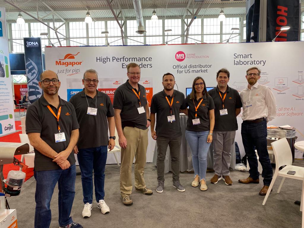 MAGAPORSL's tweet photo. Last day of the World Pork Expo !🐷🇺🇸
It has been a very intense few days in which we have been able to meet again.
Haven't you visited us yet? We are waiting for you at stand V380, to present you our latest innovations.
#WPX22 #Magapor #swinereproduction https://t.co/YwNX3YQGuj