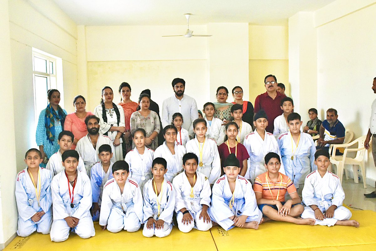 taruunuppal's tweet photo. Invited as Chief Guest in Judo Summer Camp organised by Bhagwati Nagar Judo Academy at Bhagwati nagar #jammu . Kudos to Mr Vikas and team for such an initiative. https://t.co/itgBTejXgh