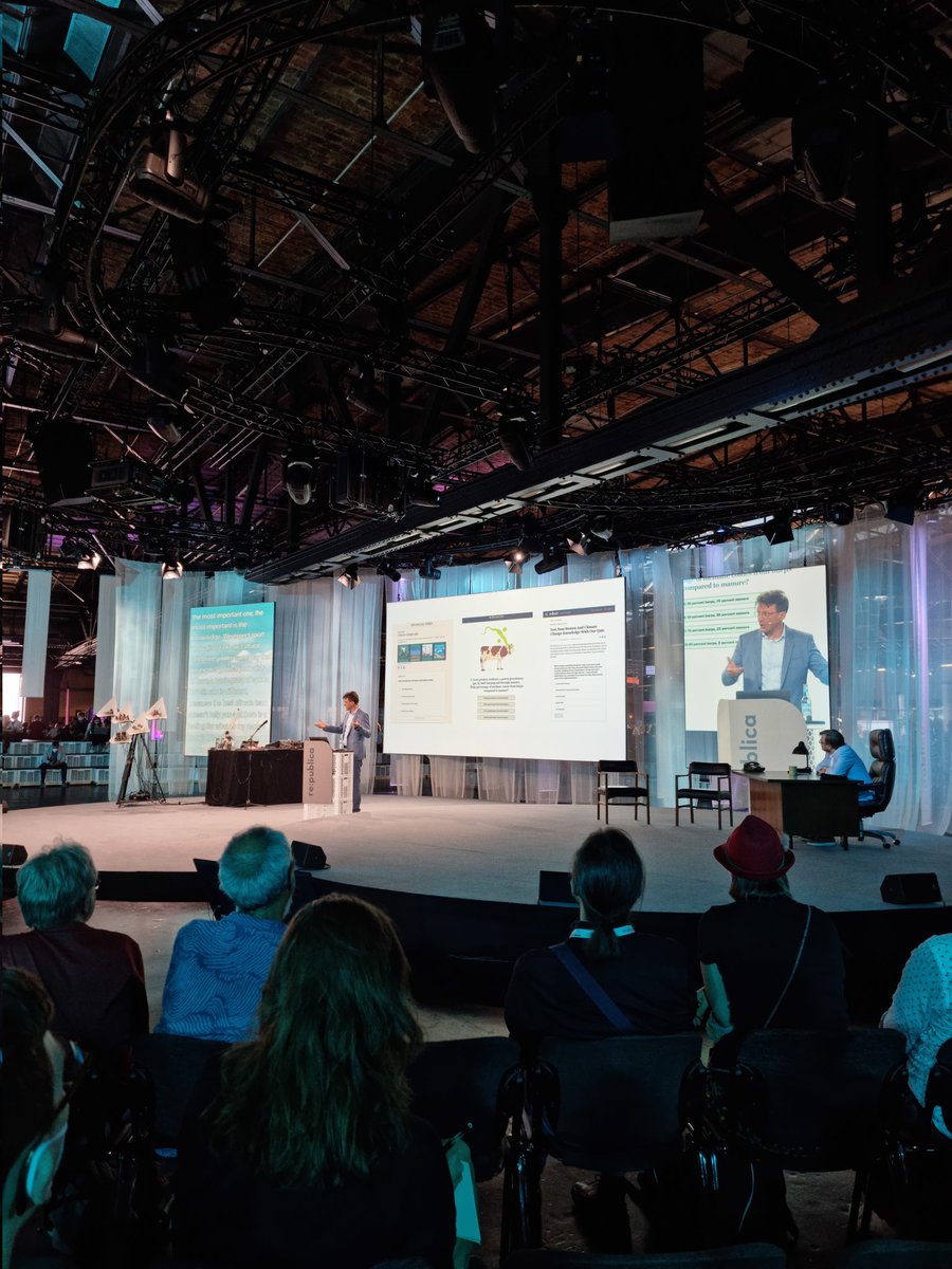 Wie Nachrichtenredaktionen sich systemisch verändern müssen, um die Klimakatastrophe in ihrer Totalität vermitteln zu können - und dadurch den schon längst bestehenden Bedürfnissen der User gerecht zu werden. Großartiger Vortrag von <a href="/wblau/">Wolfgang Blau</a> auf der #rp22.