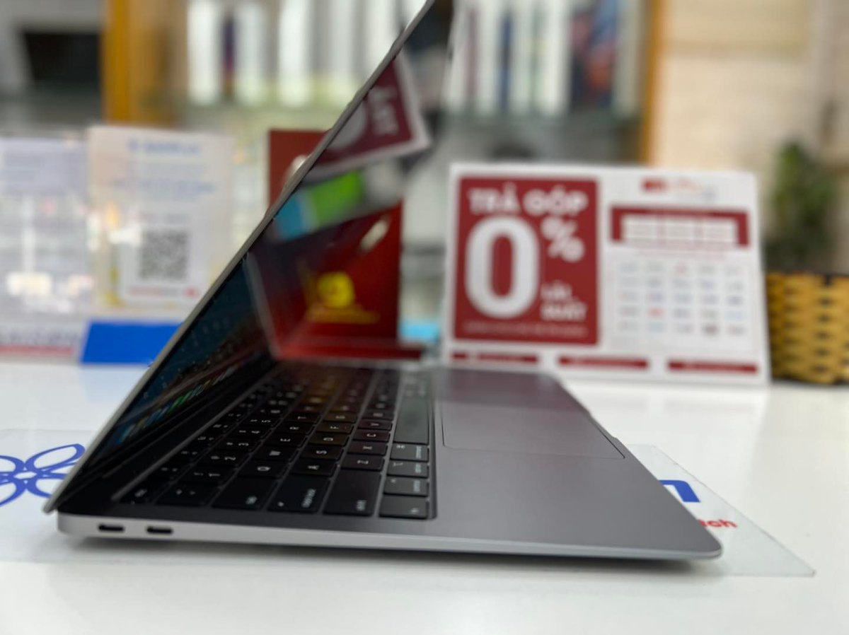 ap24h's tweet photo. ⚡️Macbook Air M1/8/256 Gray
💲Chỉ 18.999k
🎁Quà tặng:
✅Túi chống shock thời trang.
✅Chuột ko dây Bluetooth.
✅Đầu chuyển Type C to USB.
✅Bàn di chuột.
✅Miếng dán màn hình.
💲Giảm 30% khi mua kèm phụ kiện
#ap24h #MacBookAir https://t.co/S03eaLqzTf