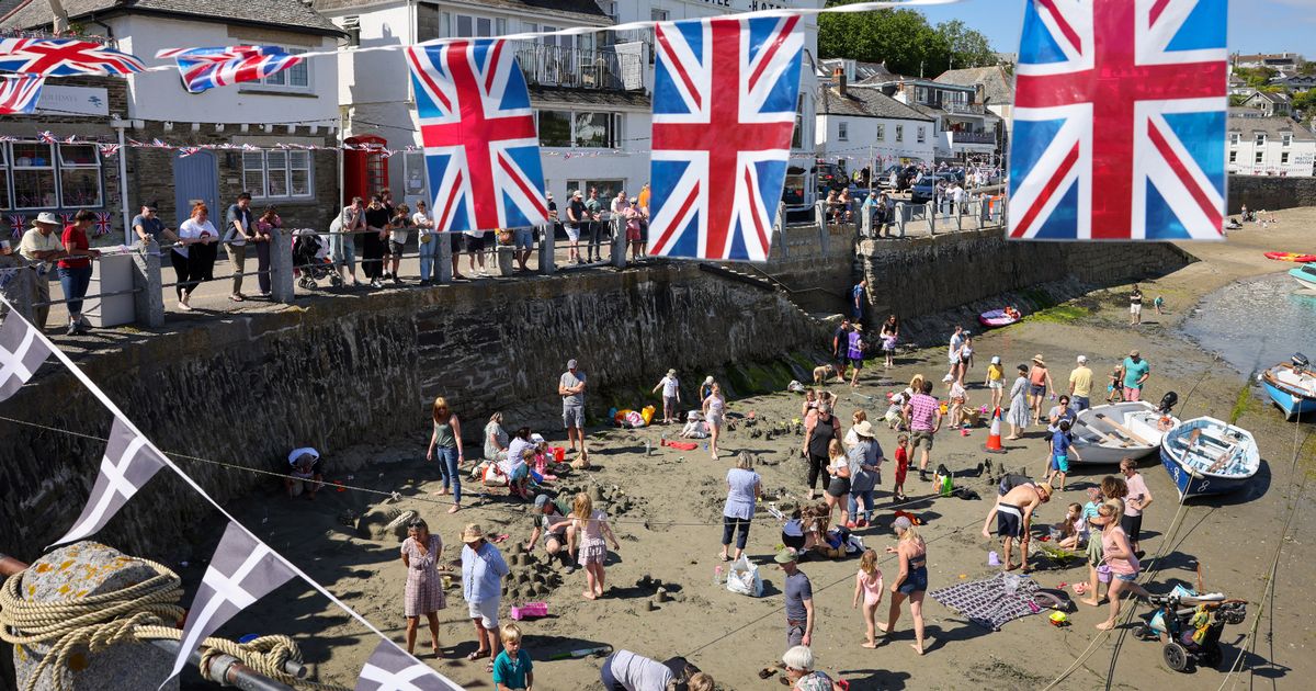 VMO2News's tweet image. From palaces 🏰 to piers 🏖️, our latest anonymised crowd movement data from O2 Motion shows where Brits celebrated the #Jubilee Bank Holiday in style!
Find out more ⬇️
news.virginmediao2.co.uk/brits-flock-to…