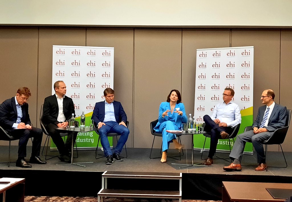 EHIassociation's tweet image. Let's now continue with our discussions on the future of #heating in a rapidly changing environment and the role of #eletrification, which will be key to meet our climate goals. But what are the #barriers &amp;amp; #opportunities to massively growing electrification? #RepowerEU #Fitfor55