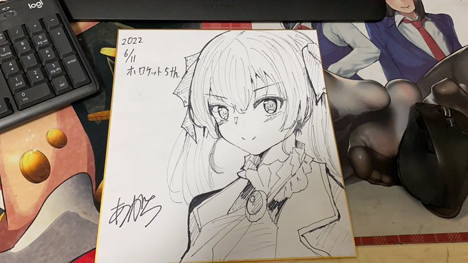 明日のホロケットで出そうかなって思ってる色紙描いたりしてた 