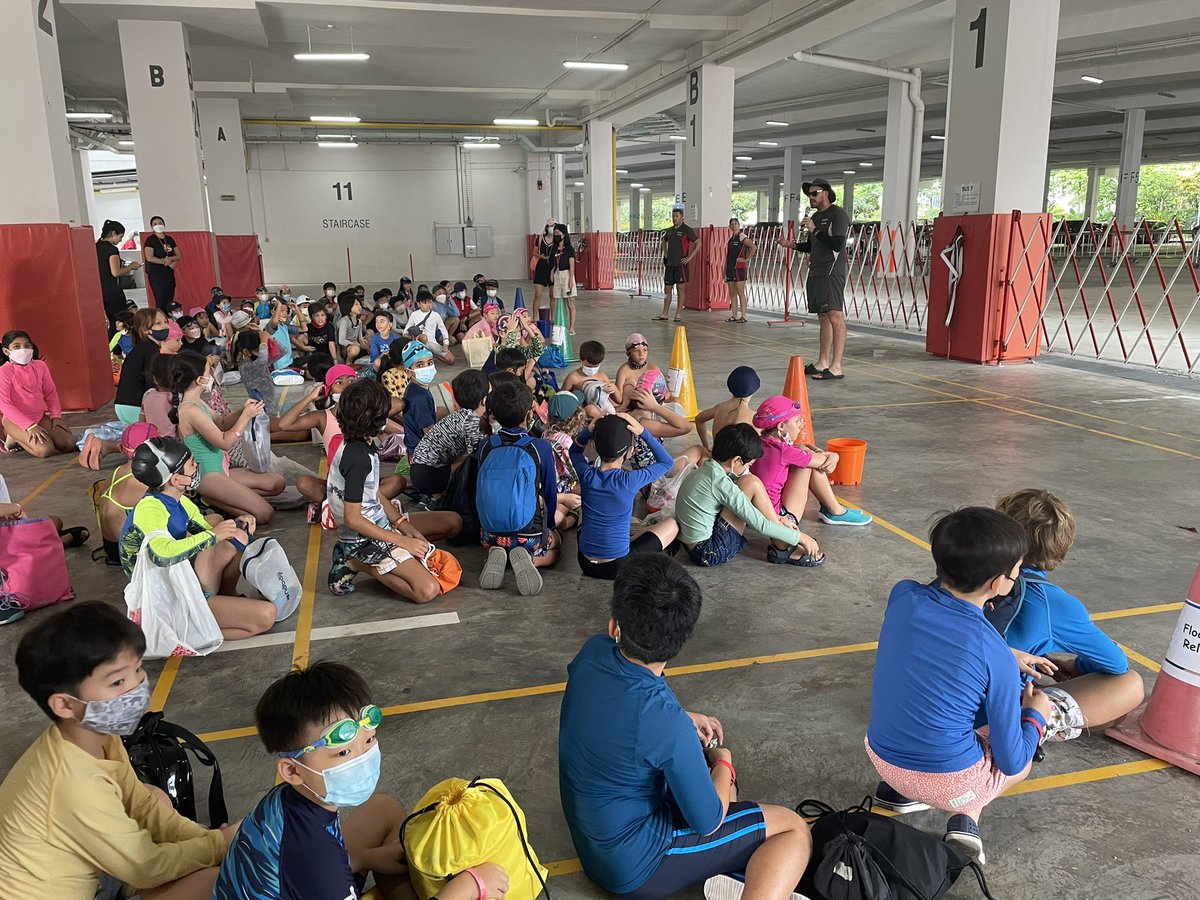 BevansJoel's tweet photo. Husky Day all week at #CISprimary. So much fun for all of our students and teachers!
Even took on the gauntlet of the #dunktank with the some of our Grade 3 students.
The third photo is me 40 dunks later! https://t.co/QPZvA9nndU