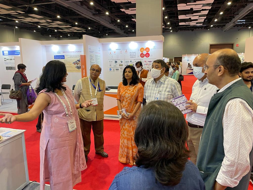 venture_center's tweet photo. Glimpses from day 2 of the #BiotechStartupExpo2022! Got an opportunity to interact with a team from @PMOIndia office, along with @drshirshendum, @rajesh_gokhale, and Dr. Alka Sharma. It was also great interacting with Dr. I. H. Hura, Joint Director, @fssaiindia. #10yearsofBIRAC https://t.co/gh1Oim7hKD