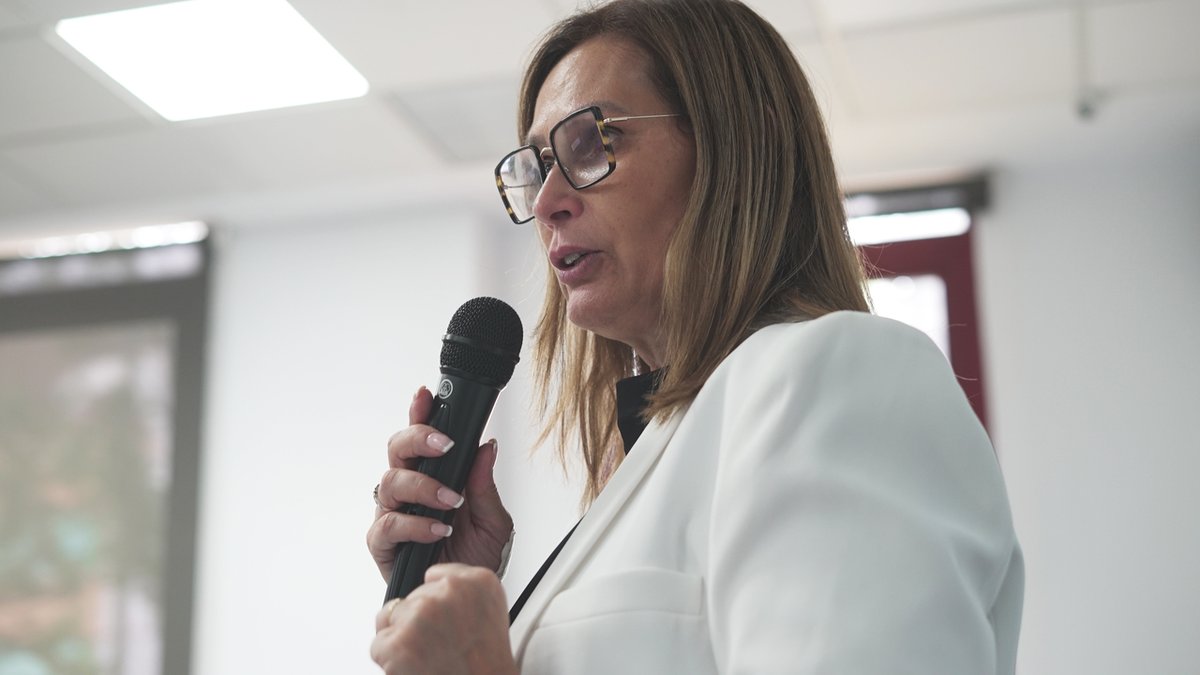 EUDEbusiness's tweet photo. #EUDEtalks | Esta semana en @@EUDEbusiness hemos 
tenido el #privilegio de recibir a Claudia Lalloz, CEO &amp; Founder en GRUPO SANTALÁ EUROPA. Quien impartió el #taller-seminario: "El impacto de la Escucha en las Relaciones Humanas" 🗣👂🏼

👏¡Muchas gracias por la oportunidad! 👏 https://t.co/DmZgYEPdbW