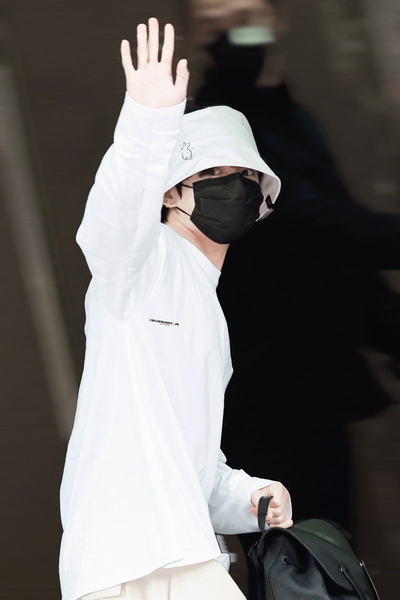 BlueBunny0901's tweet photo. 220610 뮤뱅 출근 HD
#jungkook #JUNGKOOK #JK #BTS              
#전정국 #정국 #방탄소년단    #ジョングク 
@BTS_twt https://t.co/wPTm5M62Wy