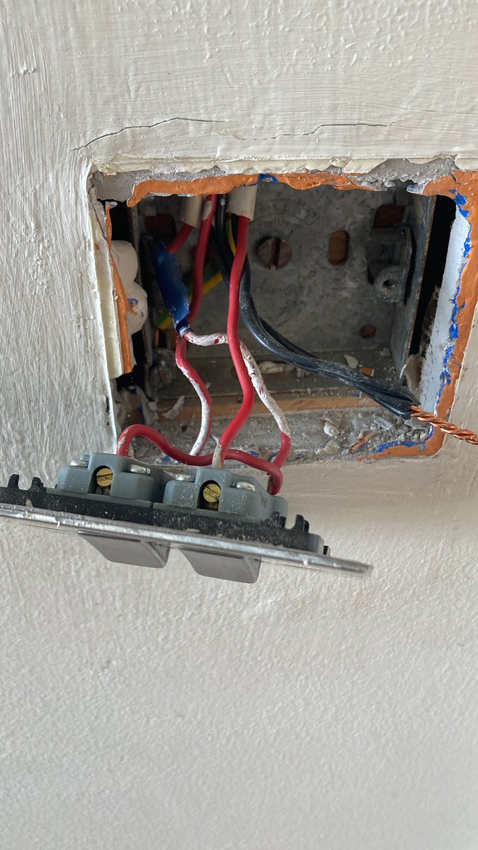 Apparently this is how we join cables 😖😖 first switch I come across on EICR looking forward to the rest now