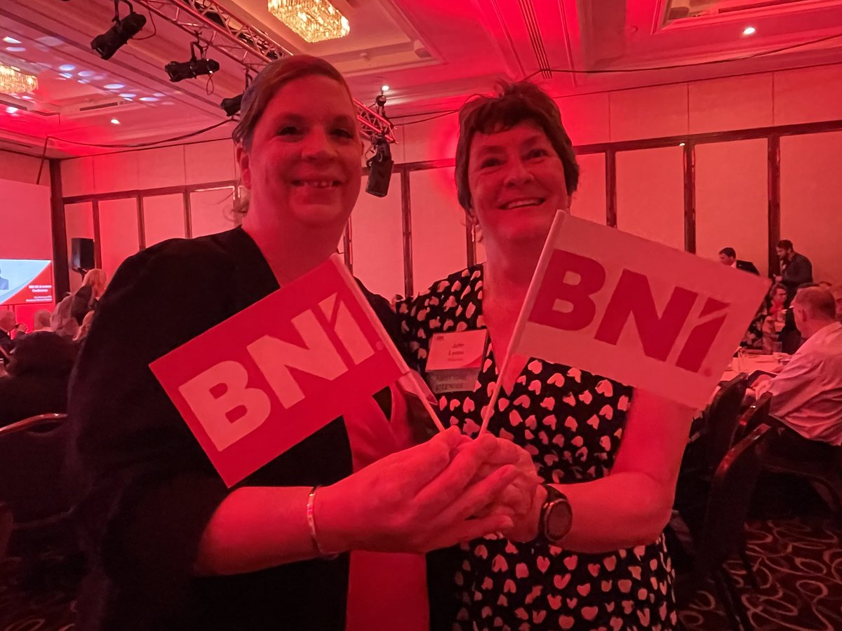 Peter Pan and Tinkerbell have met at the BNI UK Conference! #badgebuddies #bnilc22 #bni