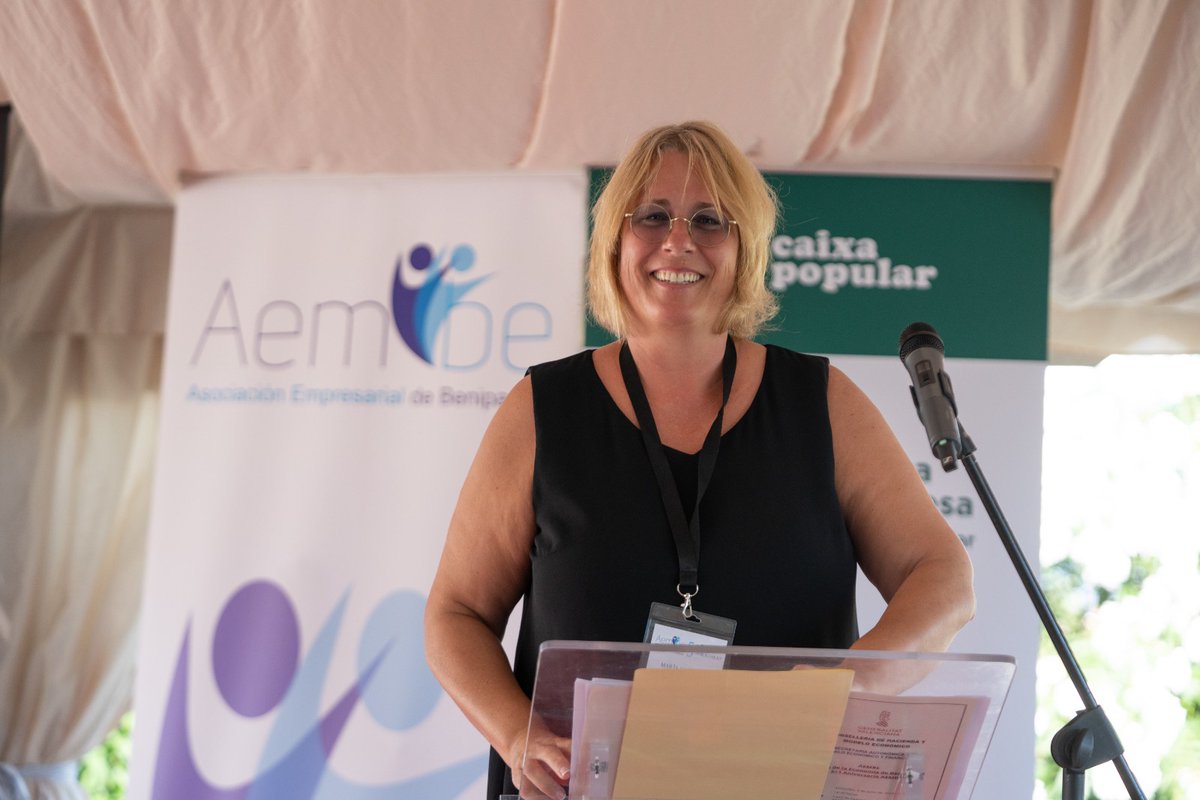 GVAhisenda's tweet photo. 👥 Ahir, la S.A. de Model Econòmic i Finançament, @makomira, va participar en la celebració de la “Nit de l'Economia de Beniparrell” d’@Aembe11, on va impartir la conferencia “Conjuntura econòmica actual de les pimes valencianes i perspectives de futur” https://t.co/bUx3U1eGK6