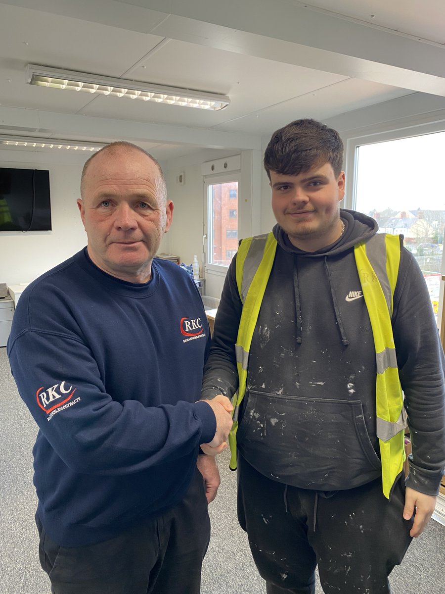 Lewis Harris, Joseph Stanton, Liam Davies, Iwan McCarthy and Josh Kemble have all managed to secure work opportunities with their #Yprentishosts Richard Kemble Contracts, upon graduating. Find out what they have to say: bit.ly/3xD60WB
#ApprenticeshipsWork