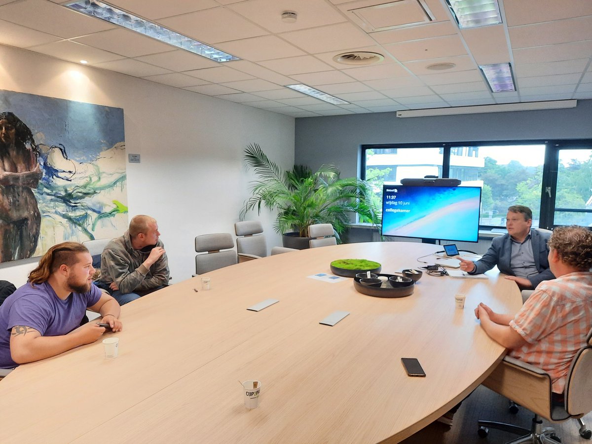 Vanochtend samen met wethouder <a href="/JanBroekema/">Jan Broekema</a> mee gedaan aan een leerzame <a href="/Prokkel/">Stichting Prokkel</a> over #meedoen in de gemeente en hoe we #samen ervoor kunnen zorgen dat <a href="/Gemeente_Assen/">Gemeente Assen</a> inclusiever wordt! We hebben weer ideeën om mee aan de slag te gaan! 💪