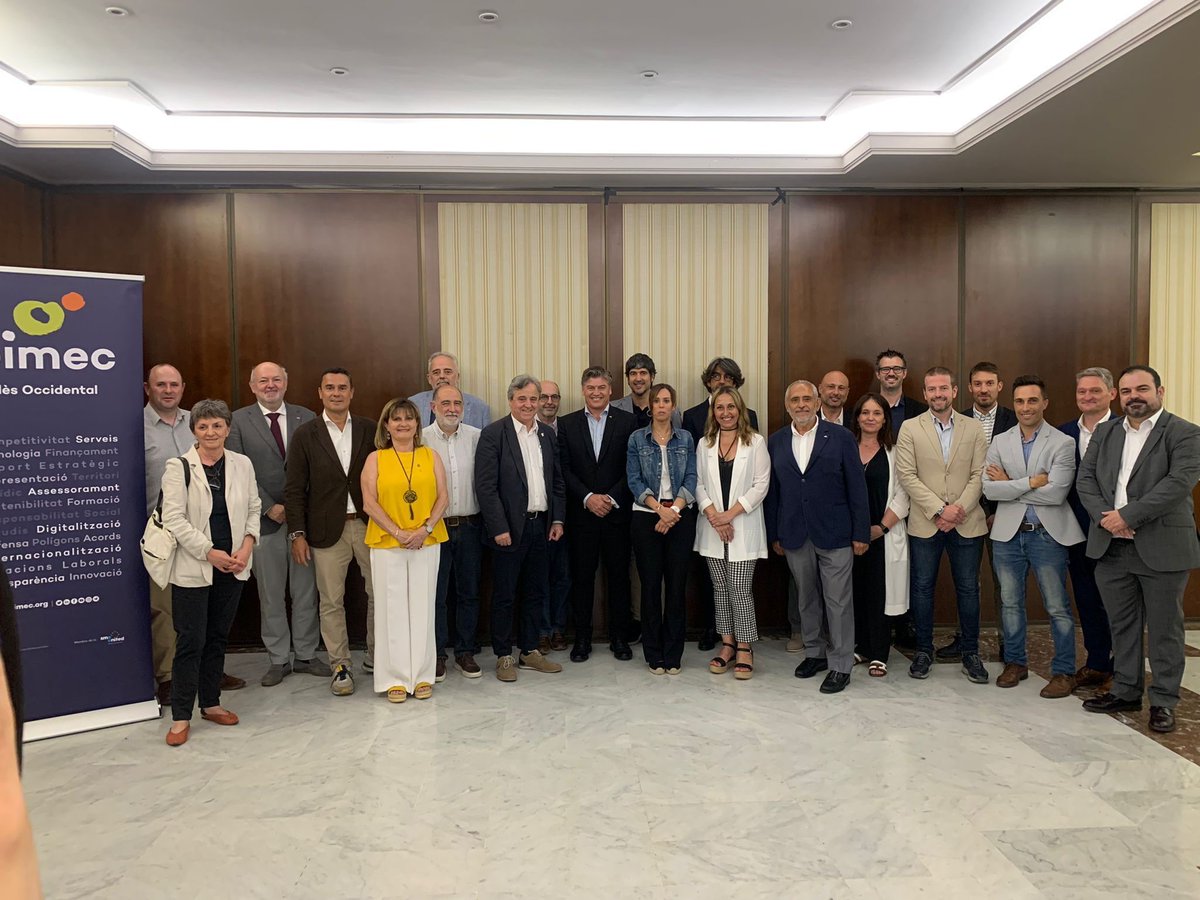 Ahir vam realitzar una sessió de treball amb @PIMEC

Analitzem establir estratègies per a donar suport a les PIMES i autònoms per a pal·liar l'impacte econòmic de la pandèmia, la guerra a Ucraïna i l'augment del cost de les matèries primeres.