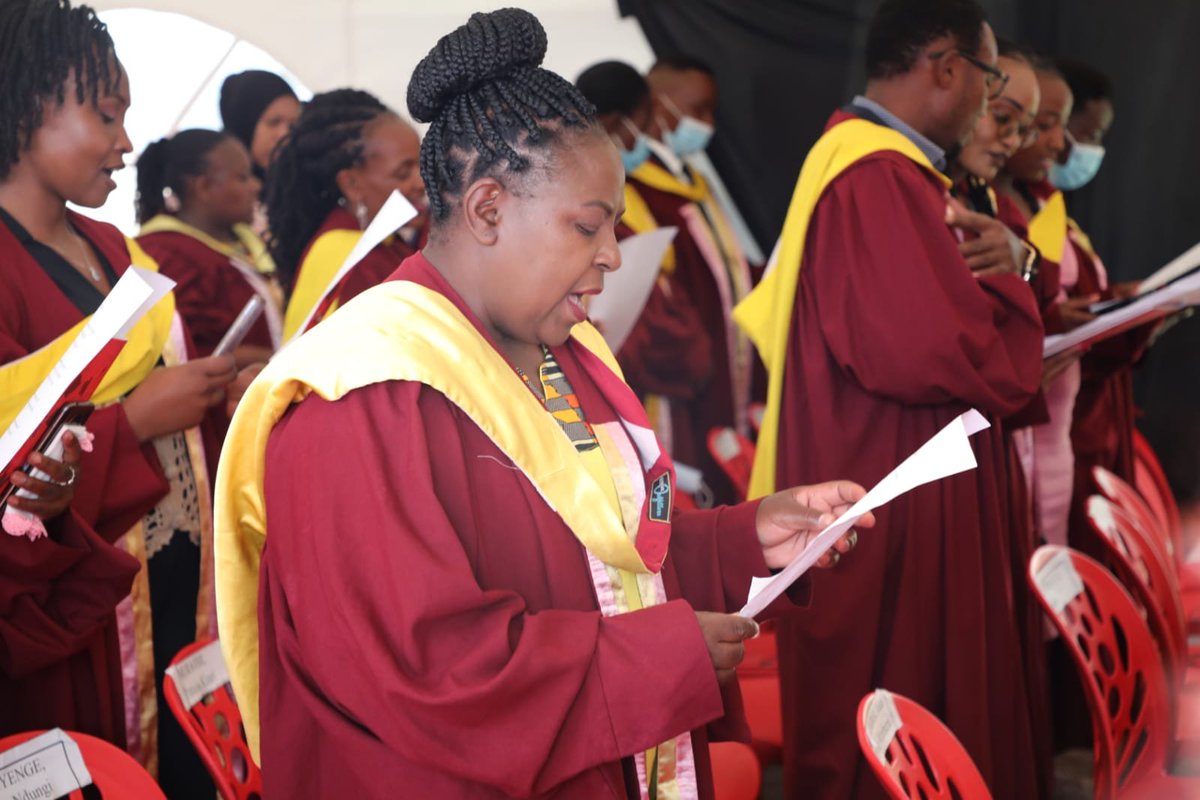 AmrefUniversity's tweet photo. You have a duty to go out and serve humanity in your countries by addressing health challenges. Your success should be measured in how you have managed to reduce mortality rates in the communities that you will serve. #AMIU3rdGraduation #AMIUClassof2022 https://t.co/AQj4nqtVwt
