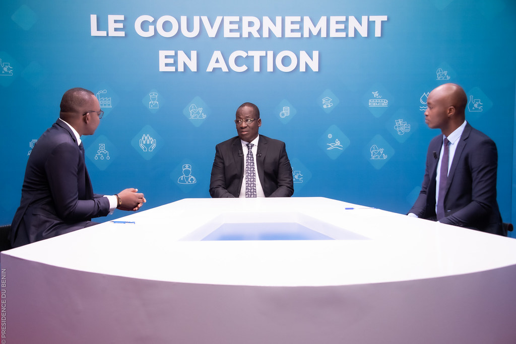 gouvbenin's tweet photo. «LE GOUVERNEMENT EN ACTION»: Secteur de la sécurité – Un an après le début du second mandat du Président Patrice TALON, où en sont les efforts du gouvernement pour assurer la sécurité et la protection de tous les citoyens?

L'essentiel sur ce lien => https://t.co/XJj33MZ8qb https://t.co/2cYYCSYIfj