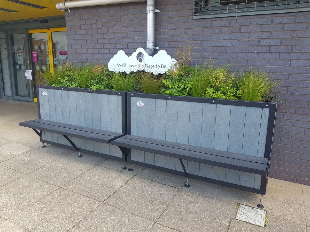 Great to see both of the <a href="/SuDSPlanter/">SuDSPlanter Ltd</a> units looking so healthy and the opportunity to engage with local residents is always a bonus. Excellent initiative by @WellhouseHA <a href="/scottish_water/">Scottish Water</a> and @glasgowcc